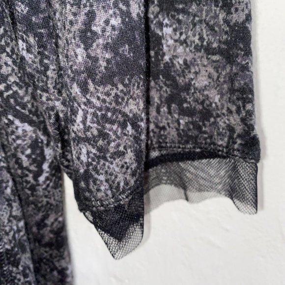 COPY - Simply Vera Wang Blouse Large Black Grey Snake Print Lace Trim 3/4" Slee… - Picture 5 of 10